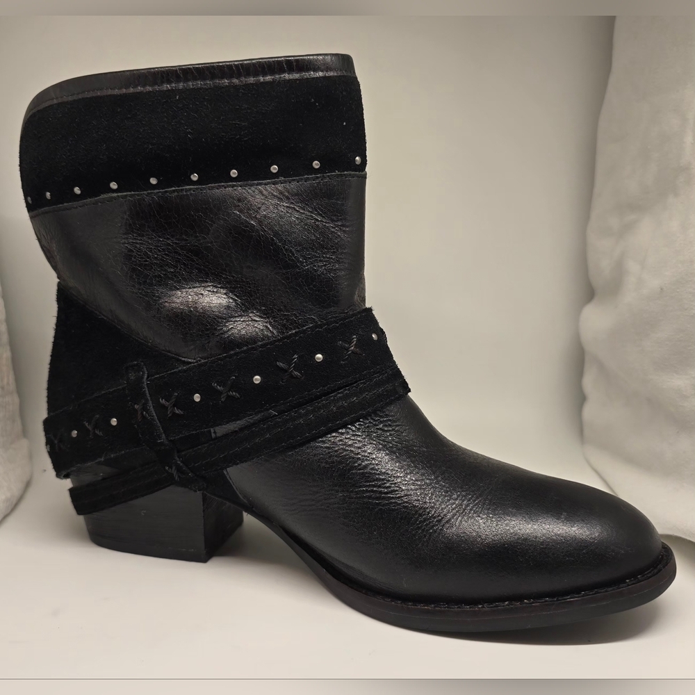 The Sak Black Leather Ankle Harness Booties with Silver Accents. 8 1/2 - Picture 3 of 7